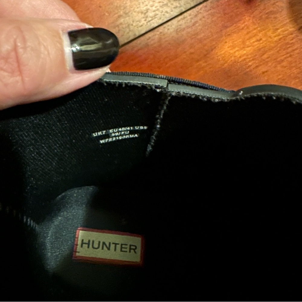 Size 9 black hunter boots